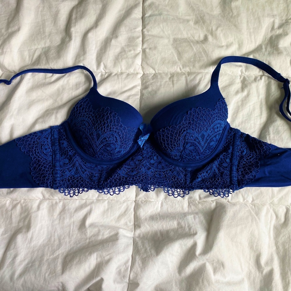 Victoria’s Secret Size 32B Demi Bra